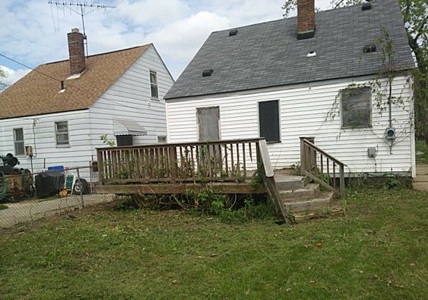 6755 Vaughan rear exterior .jpg